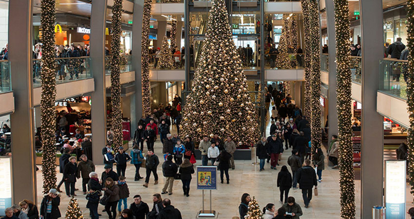 holiday retail sales mall